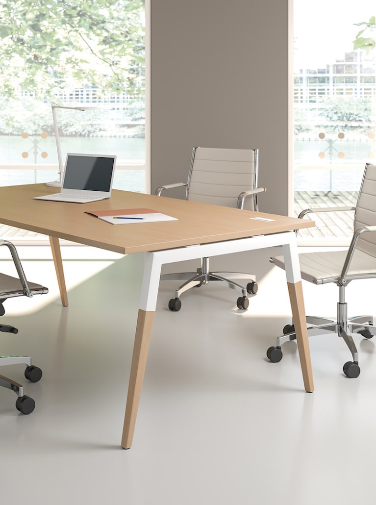 Bureau pour  ordinateur  : design moderne  et ergonomie pour un espace de travail optimal_3