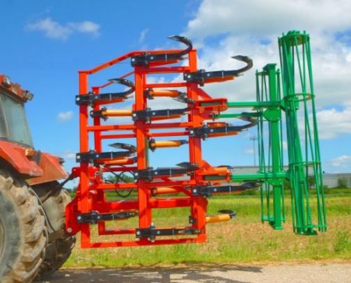 Cultivateur SEGUÉS avec largeur de travail ajustable jusqu'à 6.500 mm