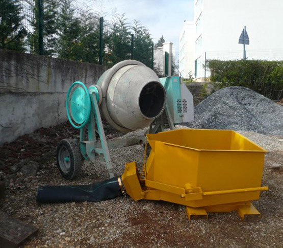 Benne à béton spéciale bétonnière Secatol BSB - 500L - Ouverture large - Accrochage avec oreilles de levage - Vidage déporté_2