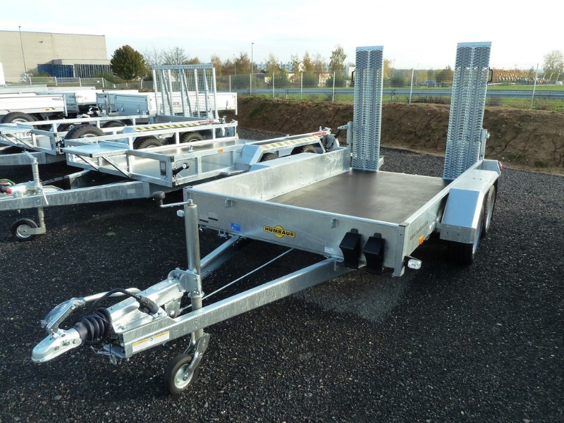 Remorque porte engin robuste avec rampes antidérapantes