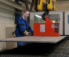 Électro-aimants à batterie - Demag Cranes & Components - Tension de charge : courant alternatif 220 V/50 Hz - Sécurité élevée et utilisation polyvalente_2