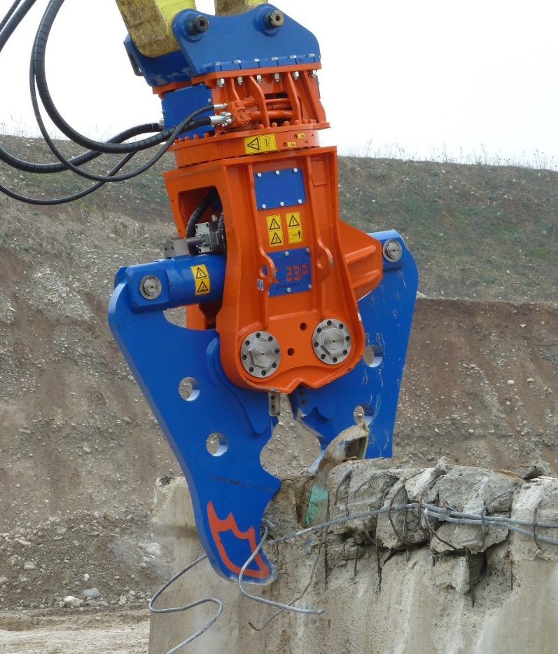 Pince de démolition avec flexibles et platine boulonnée