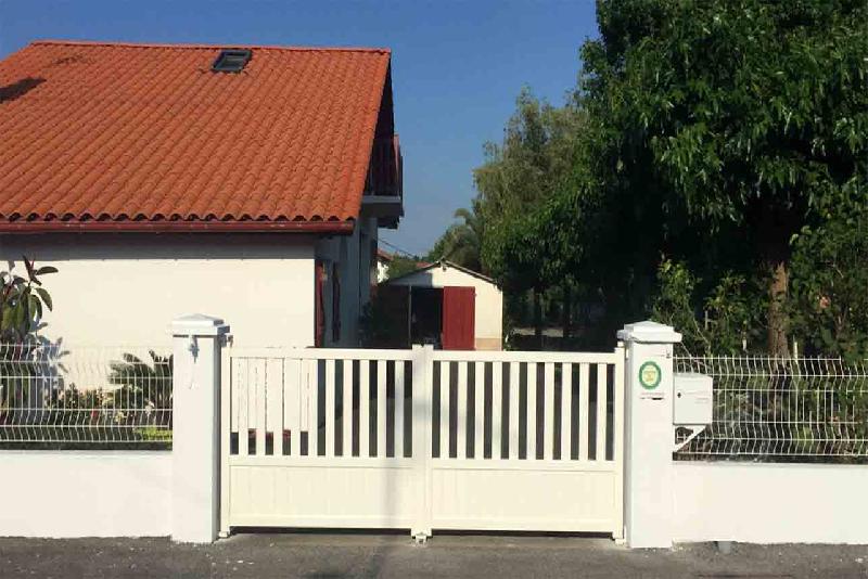 Portail battant semi barreaudé - 4500 / 1800_2