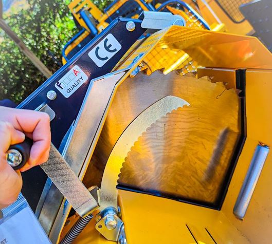 Scie circulaire compacte Uniforest pour bois de chauffage