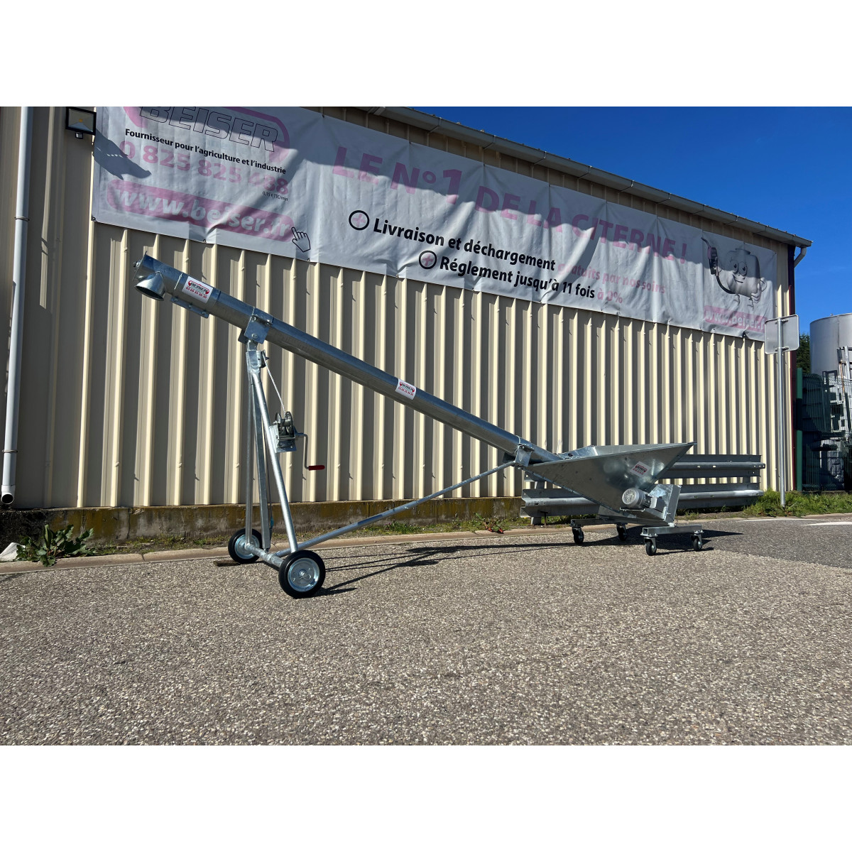 Vis à grain sur chariot mobile avec trémie triangulaire de 1150mm - Longueur 4m - Diamètre 150mm - 1er prix_2