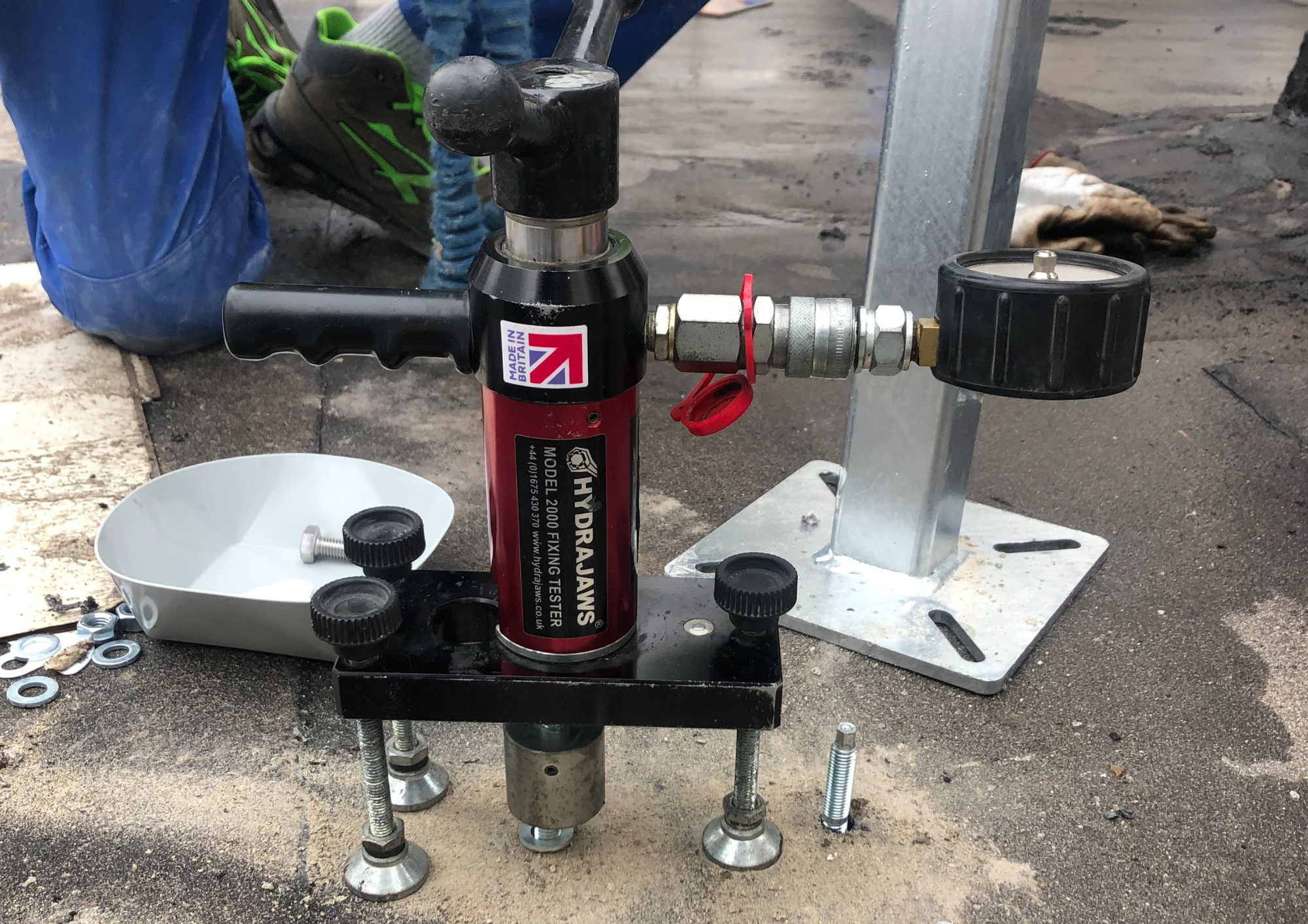 Extractomètre portatif permettant de réaliser des tests d'extraction d'ancrage_2