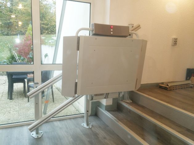 Plateforme pmr monte escalier - securacces - plateforme pmr monte escalier droit_2
