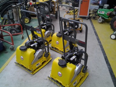 Patin vibrant spécial pavés - 80 kgs - 45x45 cm - Réserve d'eau_2