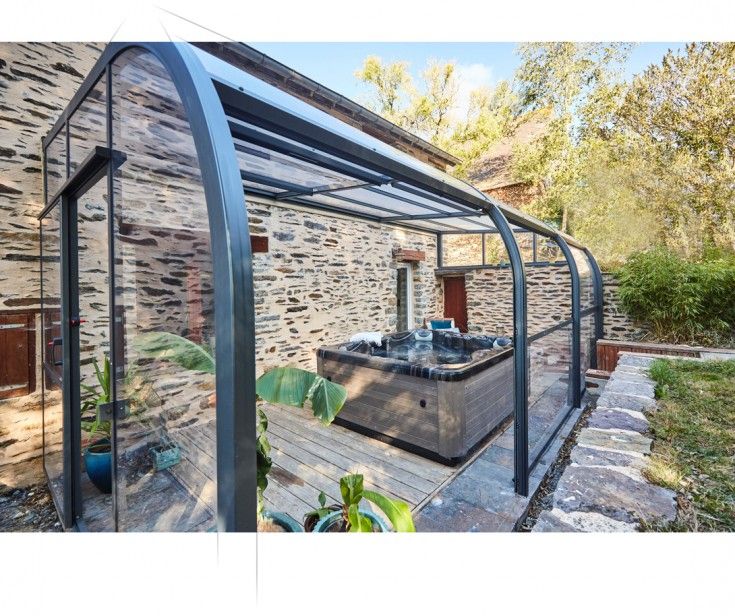 Panneaux relevables en polycarbonate pour abri de terrasse