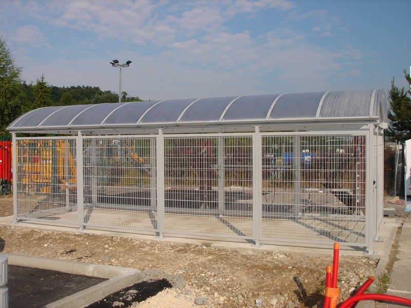 Abri à vélos pour collectivités en acier galvanisé et polycarbonate Larus