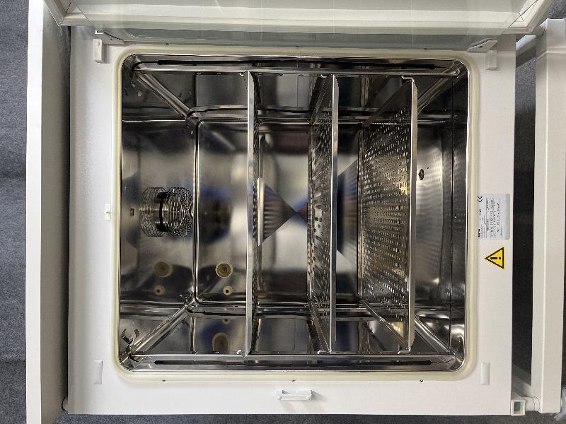 Incubateur à CO2 Thermo Scientific Heracell 240i_2