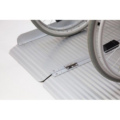 Rampe de chargement pliable - transportable avec poignée - revêtement anti-dérapant - poids max 300 kg_2