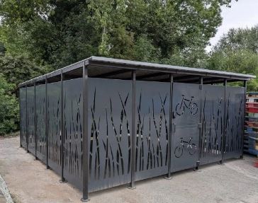 Abri Vélos cubique avec toiture basse pour 30 vélos_2