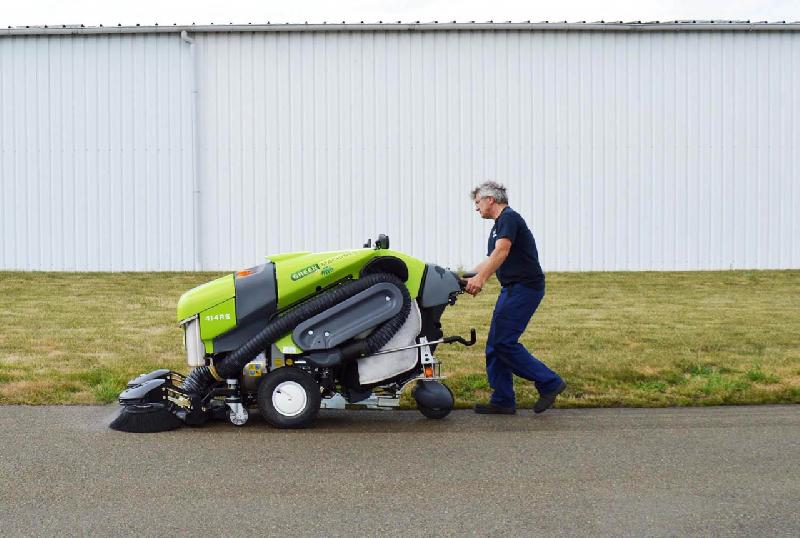 Balayeuse compacte thermique Green Machines GM 400 - Ville, aspiration déchets, vert, trottoirs, compact - Nettoyage professionnel et efficace pour centres-villes_2