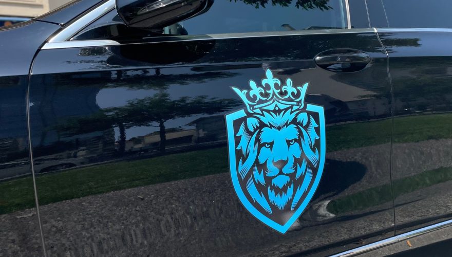 Impression numérique sur véhicule, personnalisable avec des motifs, logos et textes spécifiques_2