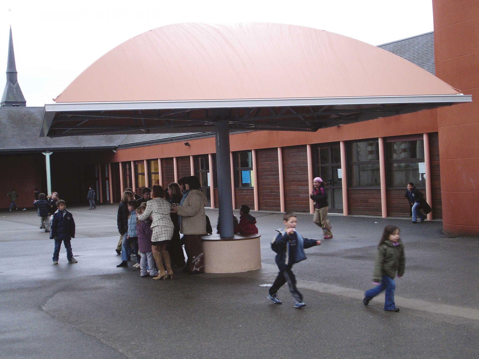 Préau école parapluie Azur - Poteau central - Jusqu'à 49 m² - 30 couleurs disponibles_2
