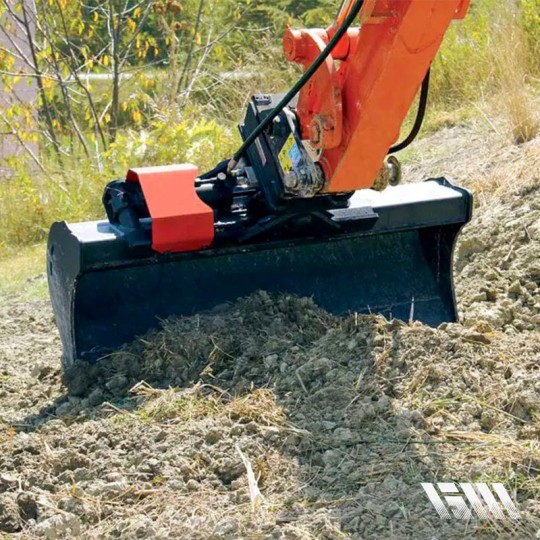 Accessoire pour curage et entretien des terrains en pente