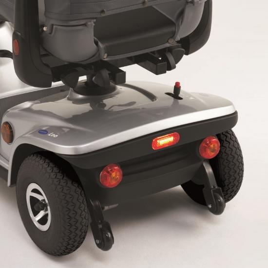 Scooter Senior Invacare Leo® - 3 ou 4 roues - Vitesse 8 km/h - Autonomie 36-38 km_2