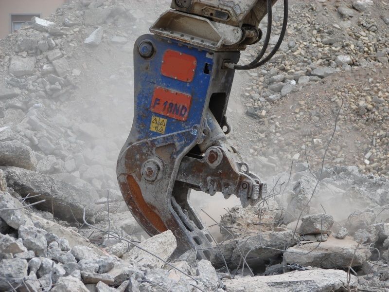 Broyeur a beton fixe (pelle 6-95 tonnes)_3