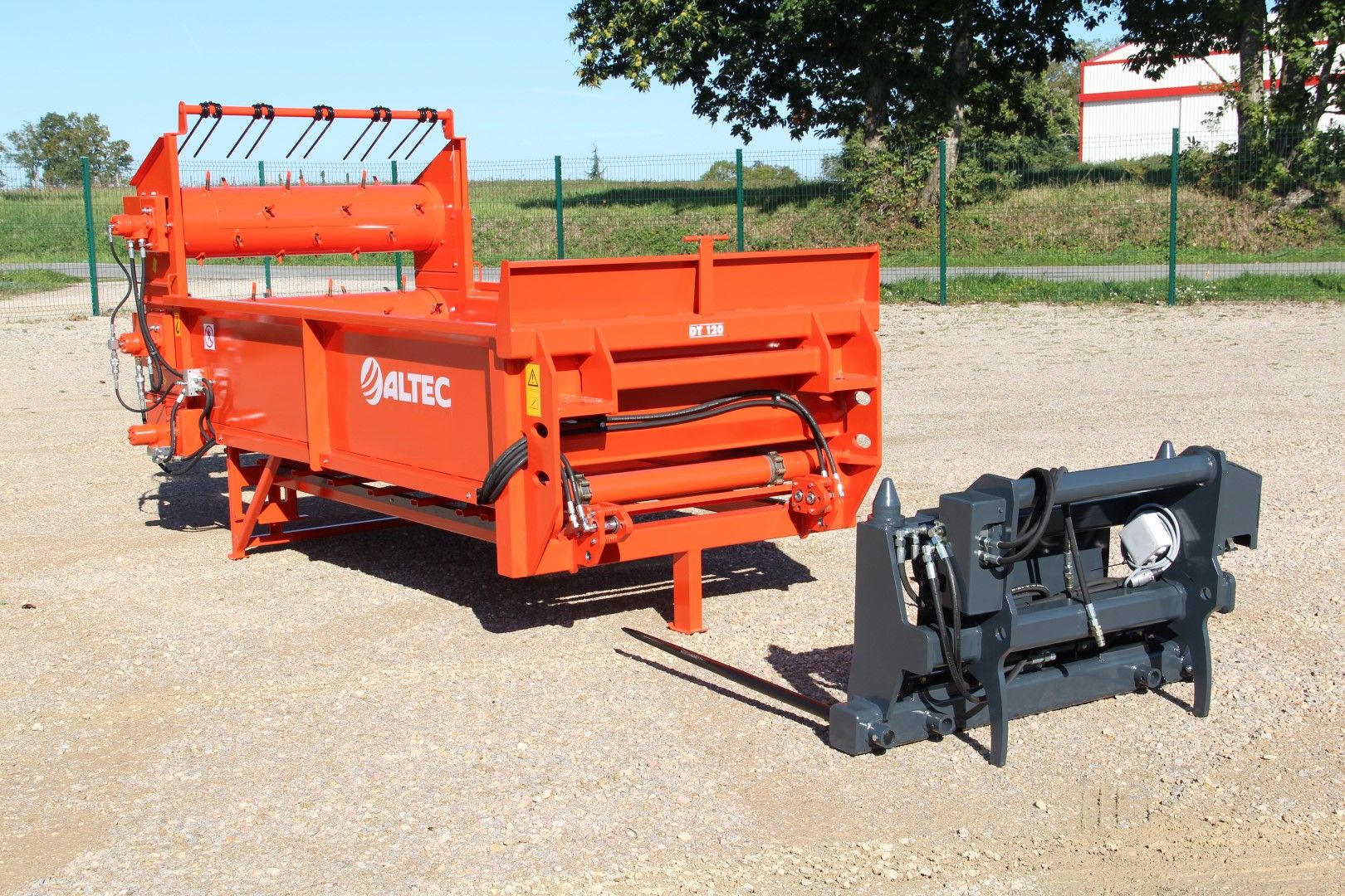 Pailleuse agricole DT125 Axiale Pick N' Go - Altec - Paillage à disques jusqu'à 12 m - Capacité 1 tonne_2