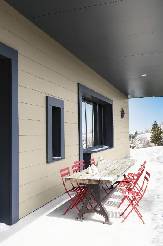 Peinture bois beige calcaire résistante aux intempéries V33