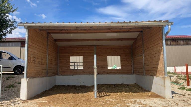 Abri à fourrage poteaux métal - ABR013 - bois Douglas, poteaux acier galvanisé, toiture anti-condensation_2