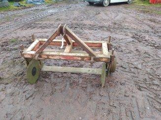 Arracheuse maraîchère / légumière D W Tomlins - lame soulèveuse rigide - Occasion - Largeur 1m20 avec disque et roue de jauge_2