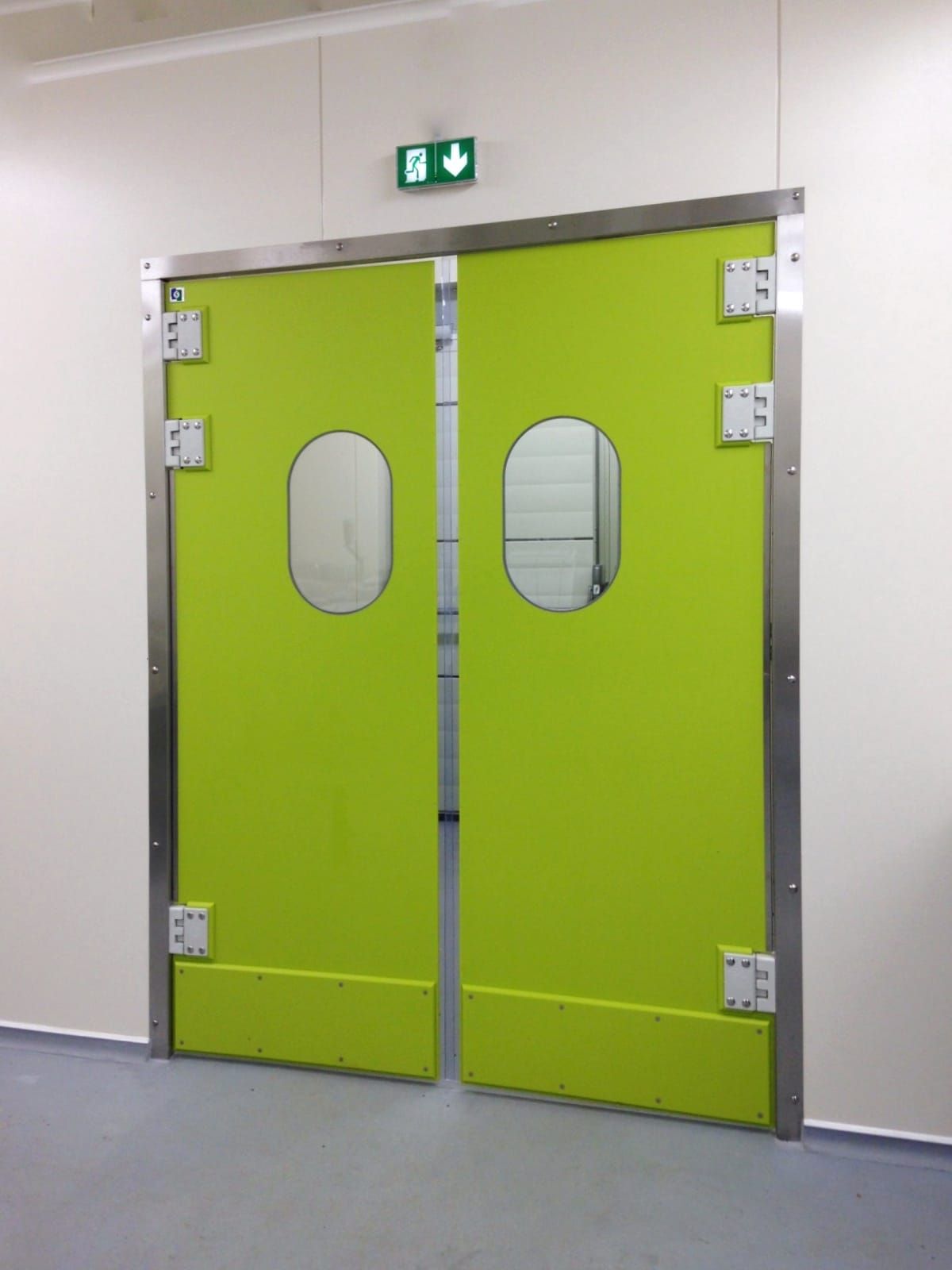 Porte va et vient avec oculus bi-affleurant hygiénique de 350 mm