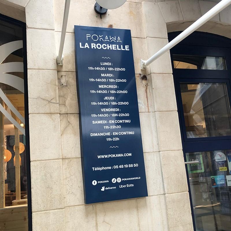 Enseigne caisson avec chants répliés_2