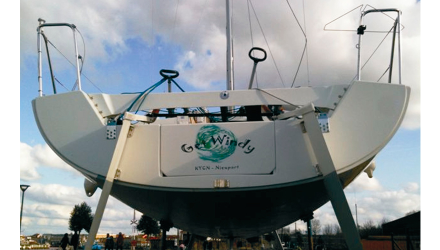 Marquage publicitaire sur bateau réalisé par PANO Nice Ouest