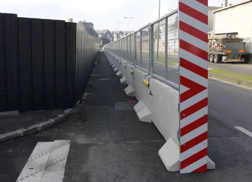 Barrière de chantier mobile KLOSTAB - robuste, durable, et adaptée aux besoins spécifiques_2