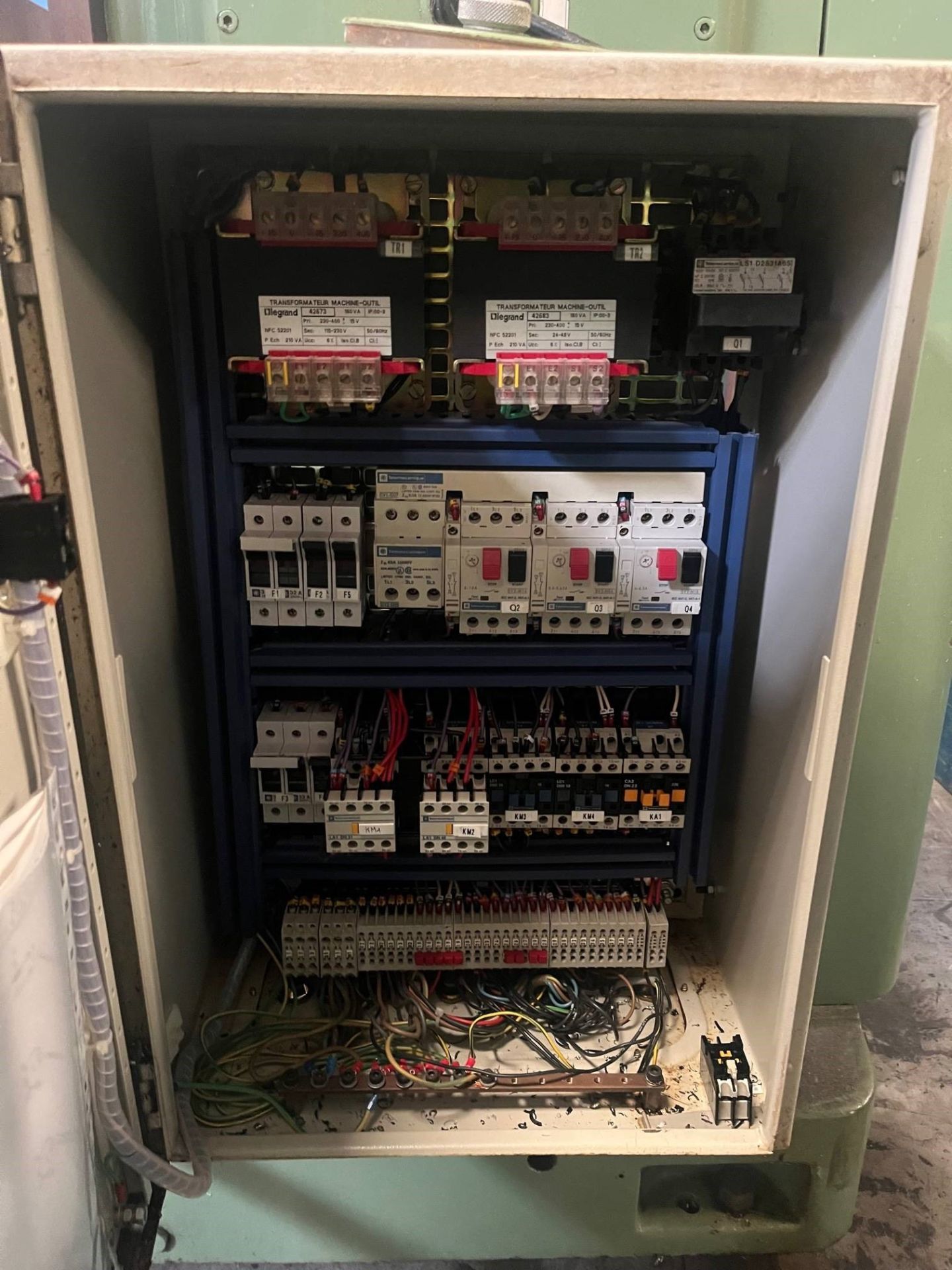 Fraiseuse DUFOUR 164 avec vitesses de broche de 24 à 1500 t/min