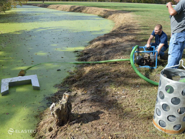 Skimmer flottant de grande capacité pour voies navigables et étangs