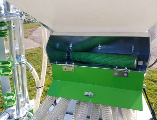 Z150 PROF - Semoir agricole Zocon avec bac intégré pour contrôle rapide et réservoir 150L_2