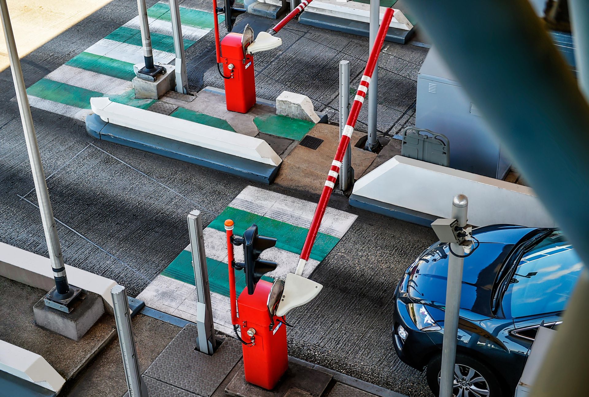 Barrière levante automatique de péage LBA 63 PG - lisse latérale jusqu'à 3,5 m, système breveté et service continu_0