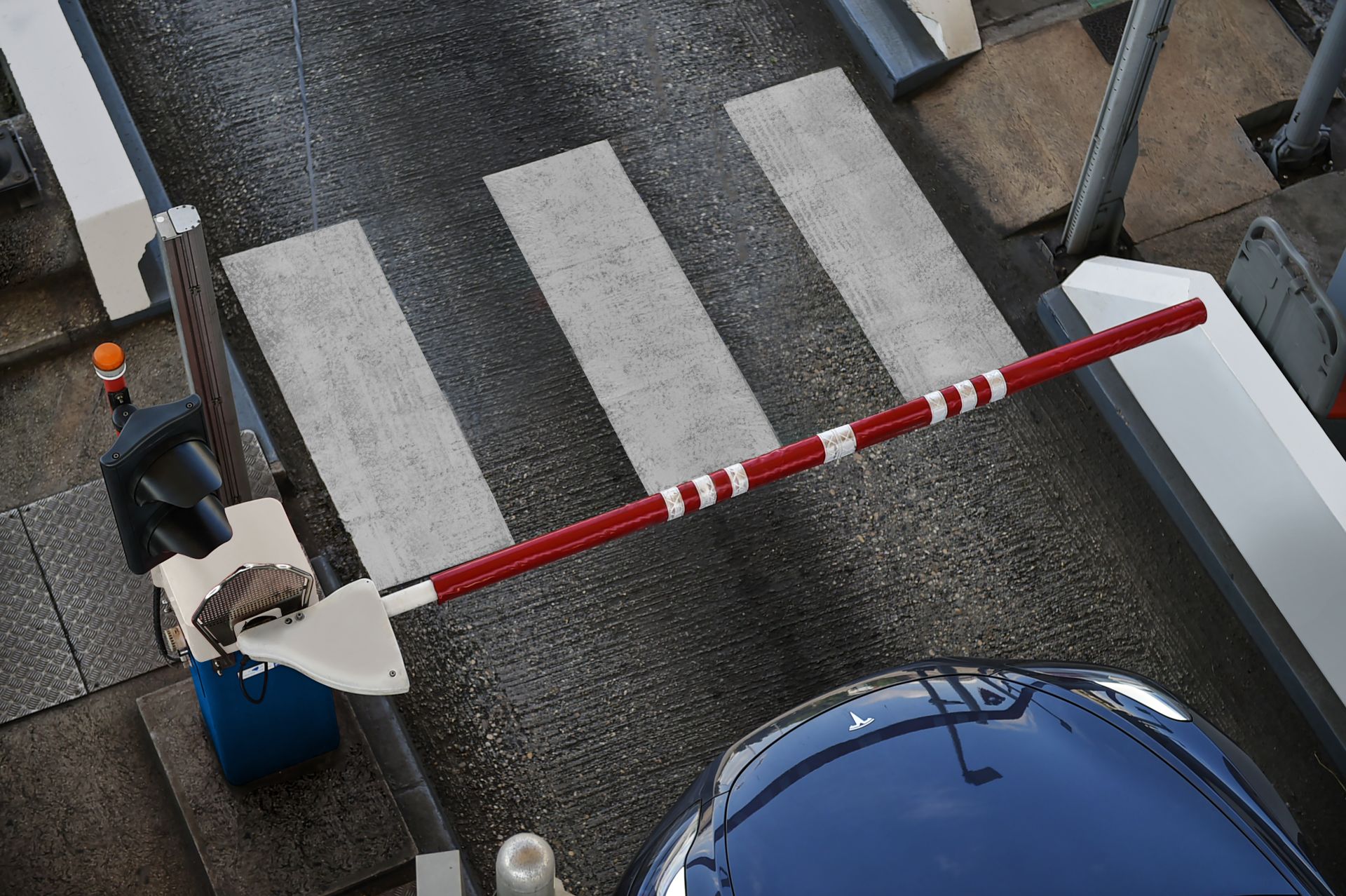 Barrière levante automatique de péage - lisse latérale jusqu'à 3,5 m, système breveté et service continu - LBA 63 PG_2