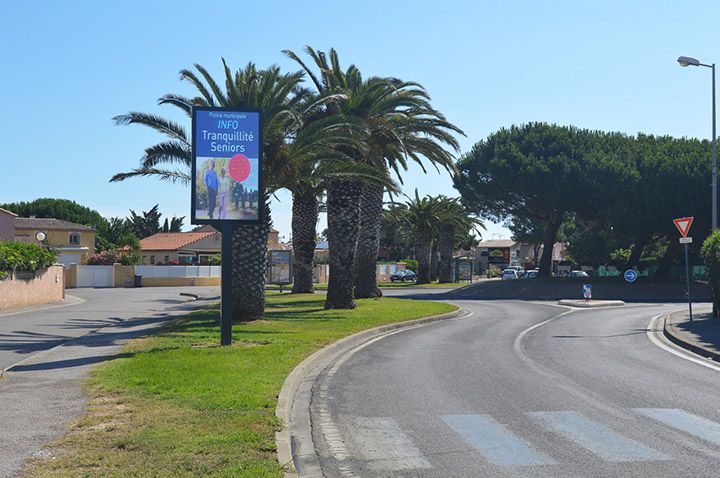 Écran géant LED extérieur sur pied - Dynagence - forte luminosité jusqu'à 10 000 cd - résistant aux intempéries_2