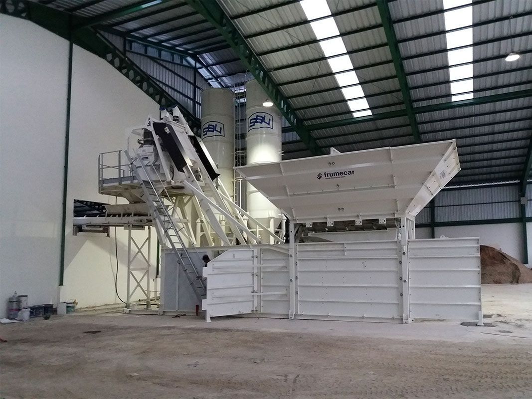 Centrale à béton Ema 1000 PT équipée d'un poste de commande climatisé