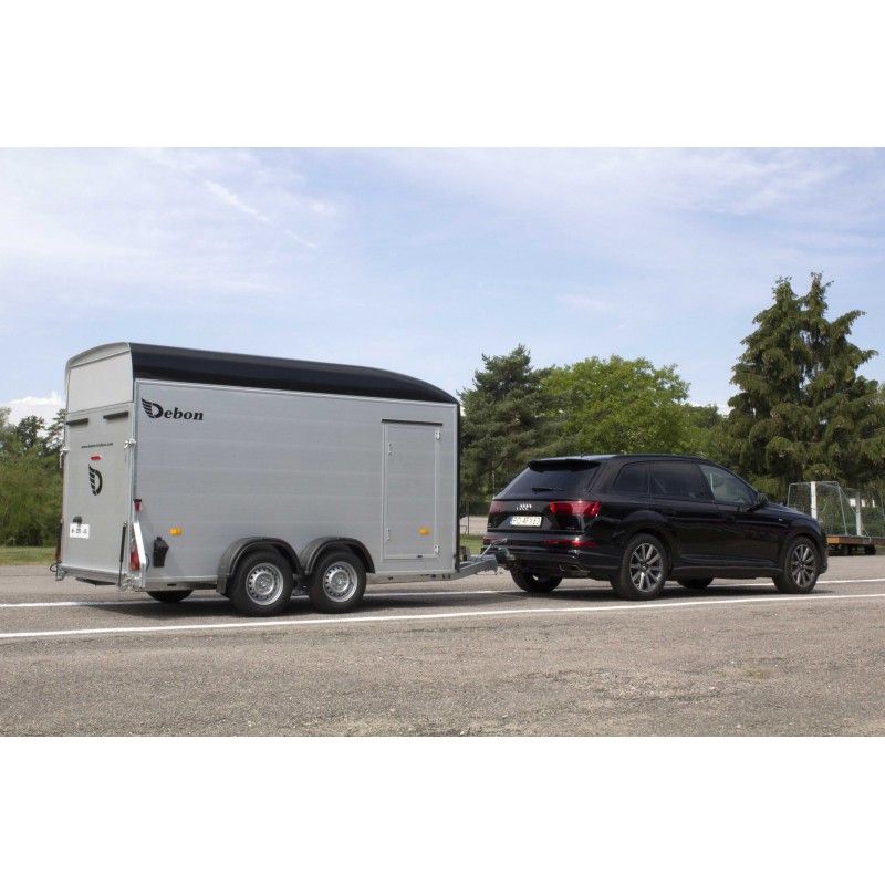 Fourgon Debon avec roues renforcées et cales de parking