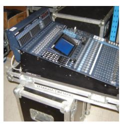 Flight-case DJ & table de mixage : une solution sur-mesure robuste, légère et personnalisée_2