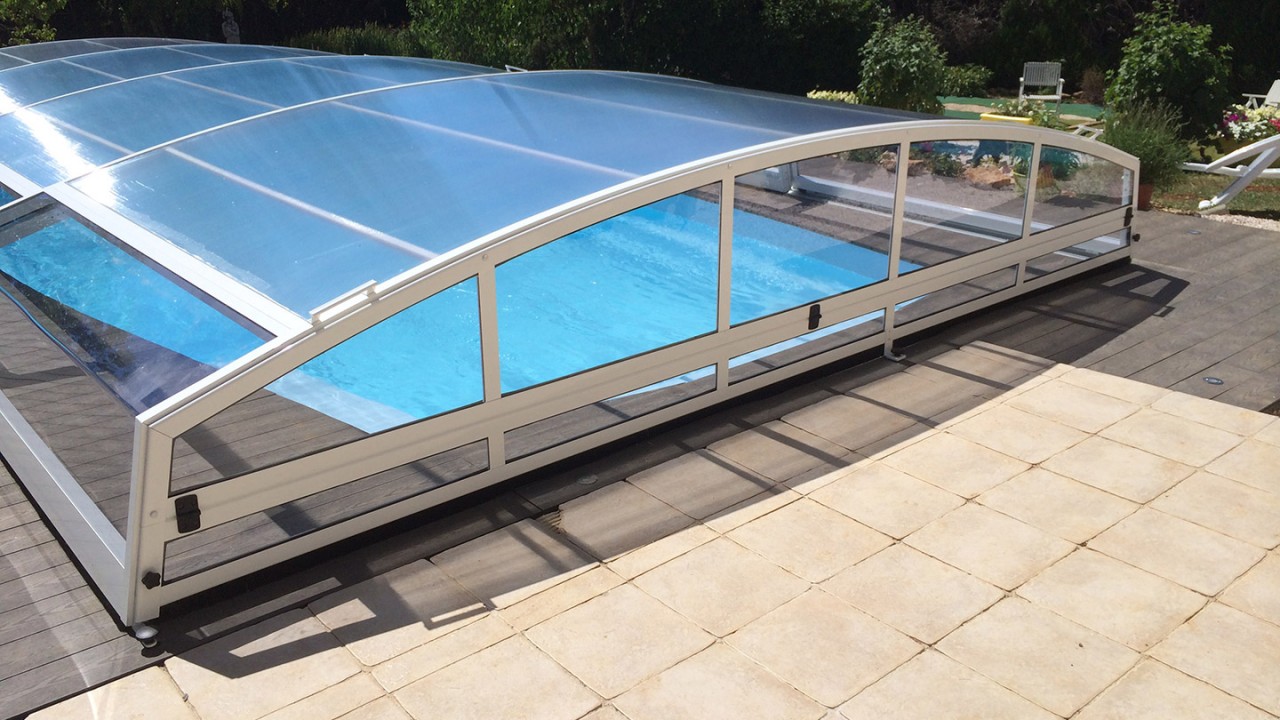 Abri piscine bas Chypre - télescopique - polycarbonate, façade et fond fixes ou démontables_2