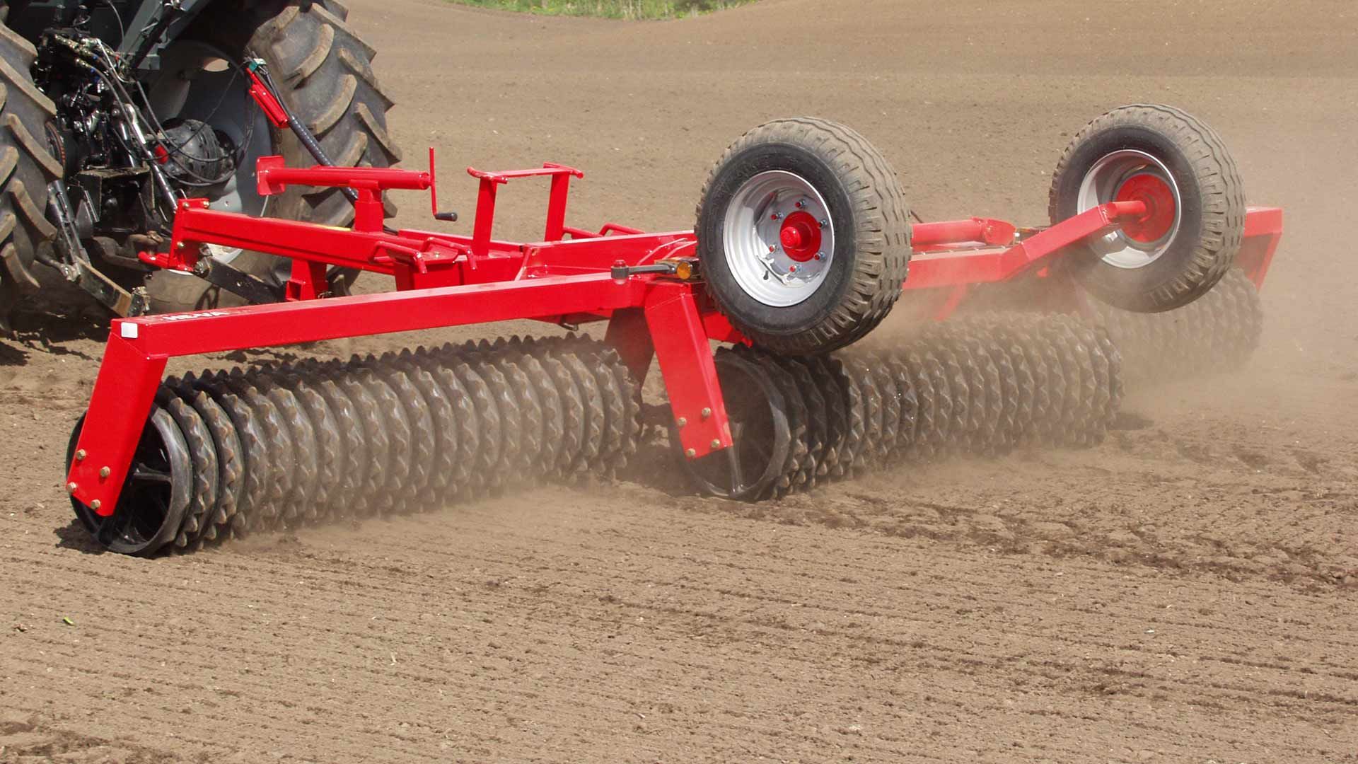 Rouleau agricole compact pour un transport sécurisé
