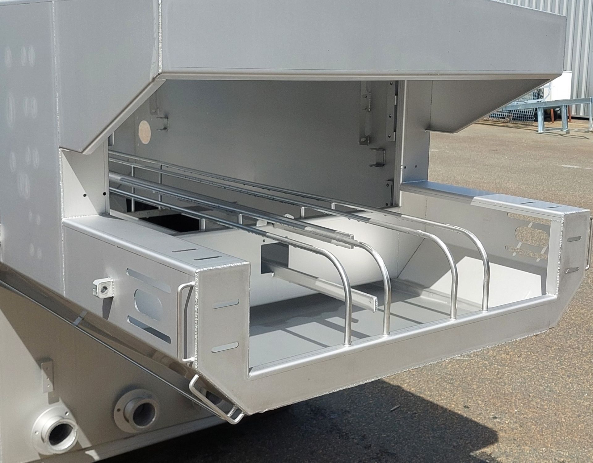 Gel décapant inox et aluminium DÉCAPAFOND® – Application par pulvérisation_2