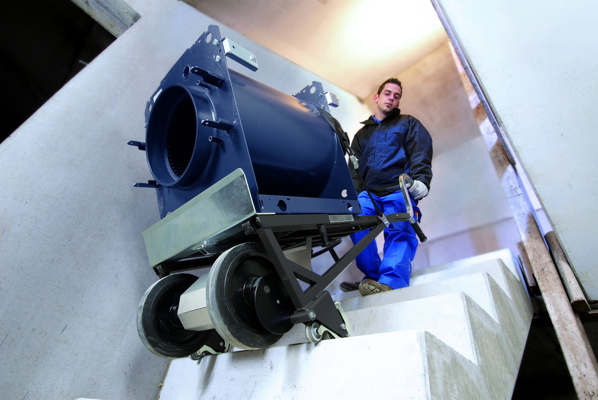 Appareil de manutention motorisé pour charges jusqu'à 310 kg