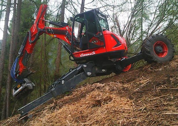 R653 2WD - Pelle araignée innovante avec moteur Kubota 115 Hp et visibilité 360°_2