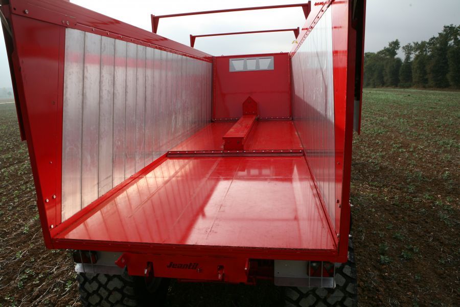 Benne à suspension hydraulique et flèche hydraulique Jeantil