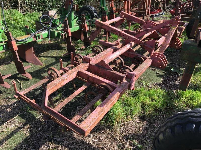 Vibroculteur NC repliable - Occasion - dents carré 25 mm - 4 m de largeur - année 2000_2