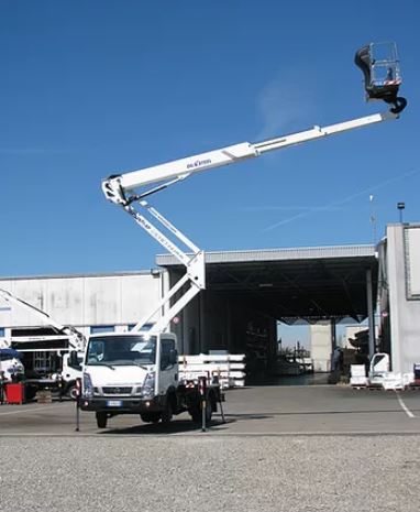 Camion nacelle Snake 2010 - 20 m - 10 m de déport - Nissan Cabstar 120 cv - Catégorie 3.5T_2