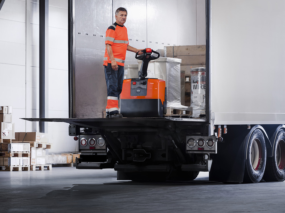 Toyota Levio - Transpalette électrique compact, conducteur accompagnant ou porté - capacités jusqu'à 3 tonnes_2