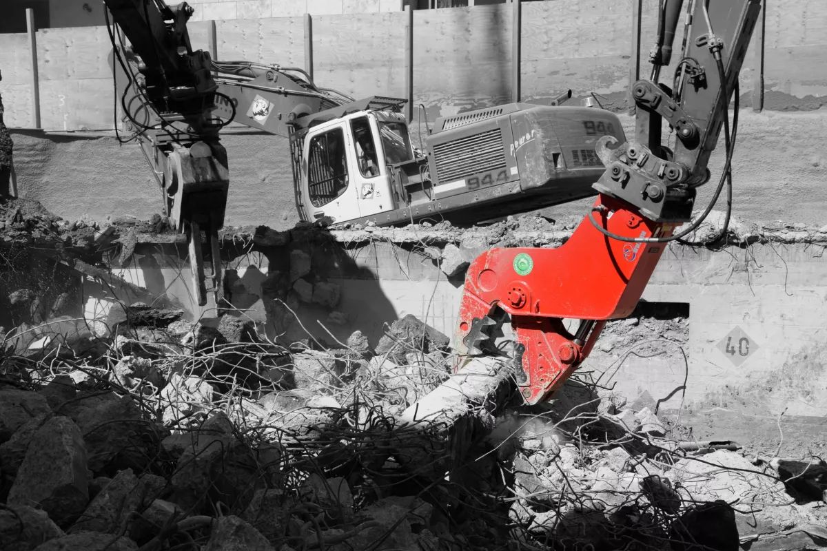 Broyeur à béton statique pour pelle de 15 à 60 tonnes - disponible en vente et en location courte/longue durée_2